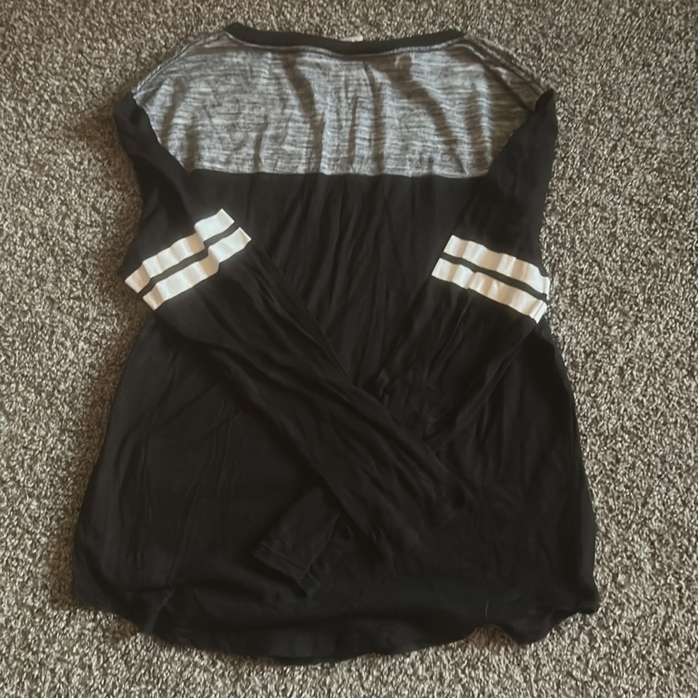 Pink V Neck Longsleeve - Picture 3 of 3